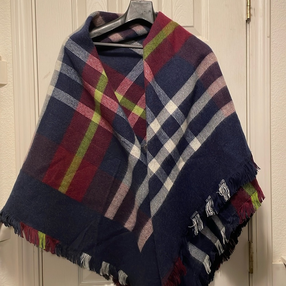 NWOT-Wrap W clasp closure